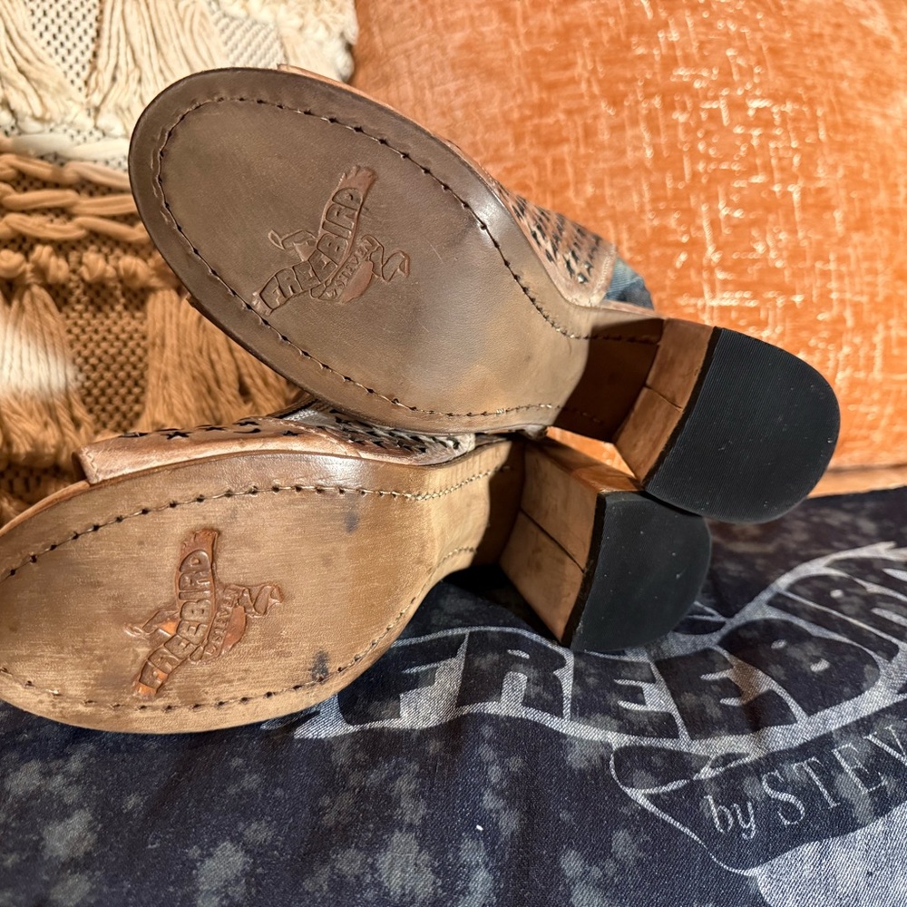 Freebird Theresa Taupe sz 8 Cut-Out Heeled Boots - Picture 2 of 5